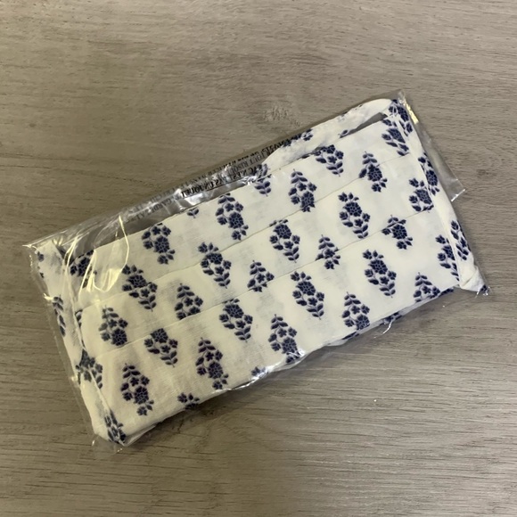 Free People Reusable Face Mask. - Picture 2 of 7